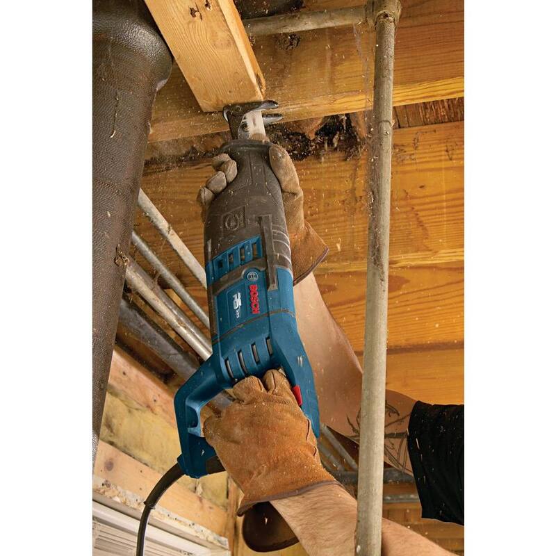 Si no tomas en cuenta la marca del producto, el título traducido sería: Sierra reciprocante compacta con cable de 12 amperios y velocidad variable de 1 pulgada de Bosch con hoja de sierra multiusos y estuche de transporte - RS325.