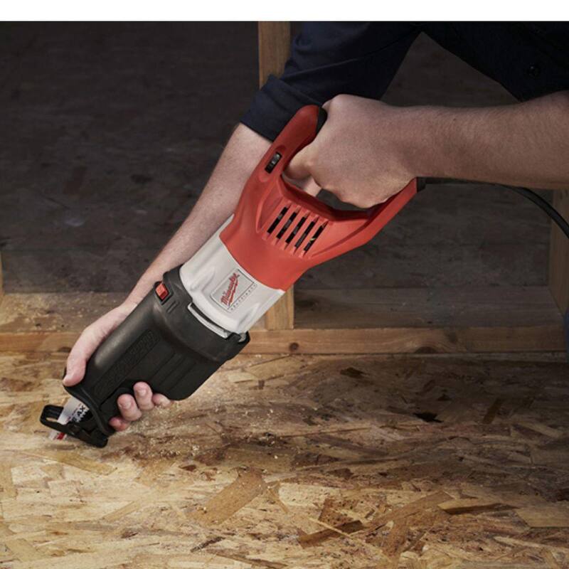 Milwaukee Sierra Recíproca SUPER SAWZALL de 15 amperios y 1-1/4 pulgadas de carrera con estuche rígido y hoja de sierra carburo SAWZALL - 6538-21-48-00-5201