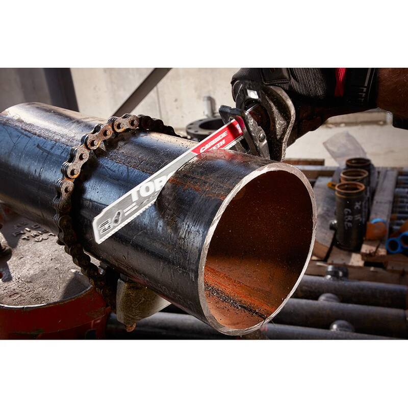Milwaukee Sierra Recíproca SUPER SAWZALL de 15 amperios y 1-1/4 pulgadas de carrera con estuche rígido y hoja de sierra carburo SAWZALL - 6538-21-48-00-5201