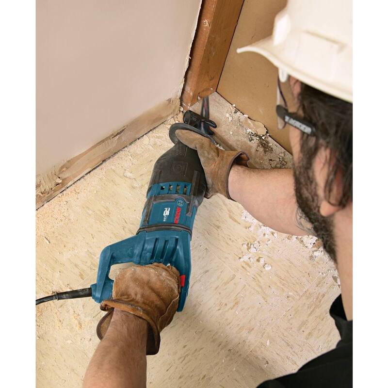 Si la marca del producto no se debe traducir, el título en español sería: Sierra reciproca con velocidad variable de 14 amperes y 1-1/8 pulgadas de carrera, con bolsa de transporte y control de vibración - RS428