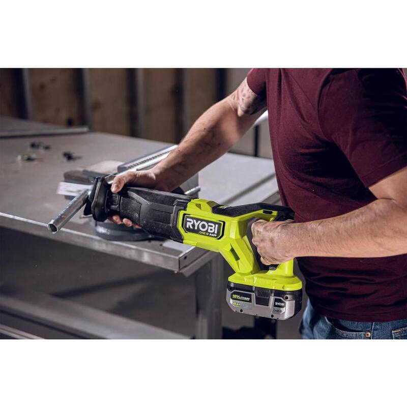 RYOBI ONE+ 18V Kit de alto rendimiento con baterías (2) 4.0 Ah, batería 2.0 Ah, cargador de 2 puertos y sierra recíproca ONE+ HP Brushless - PSK023-PBLRS01B