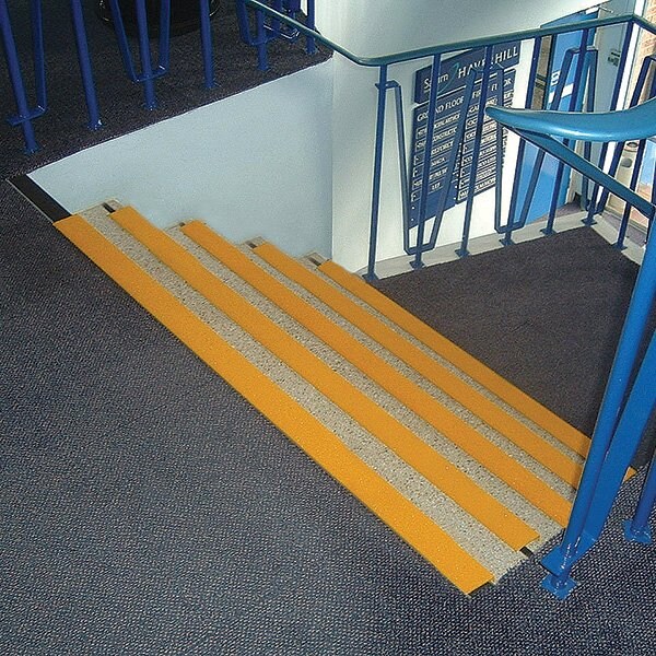 Safestep Fiberglass Reinforced Plastic Anti-Slip Step Edges, 36'' x 2 3/4 x 1 1/4'' Medium Grit - 292483