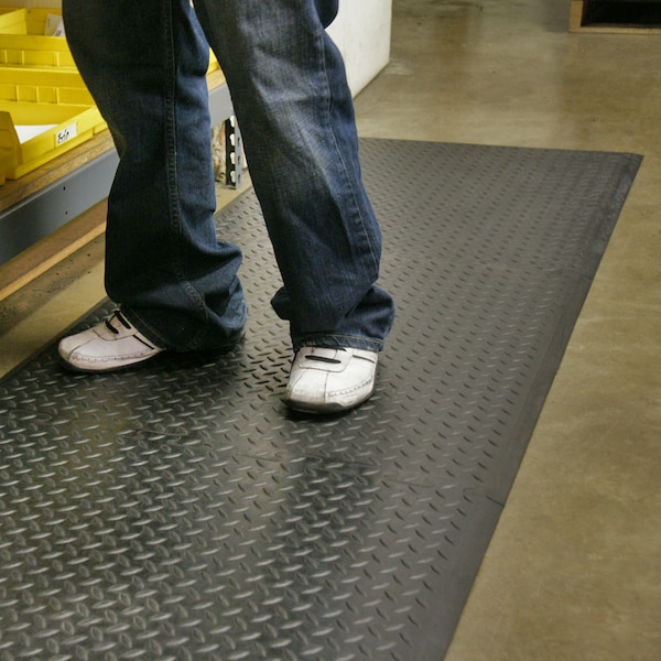 Rubber-Cal "Foot-Rest" Interlocking Anti-Fatigue Floor Mat - 1/2 in x 28 in x 31 in - Finished Tile - 03_146_WEB