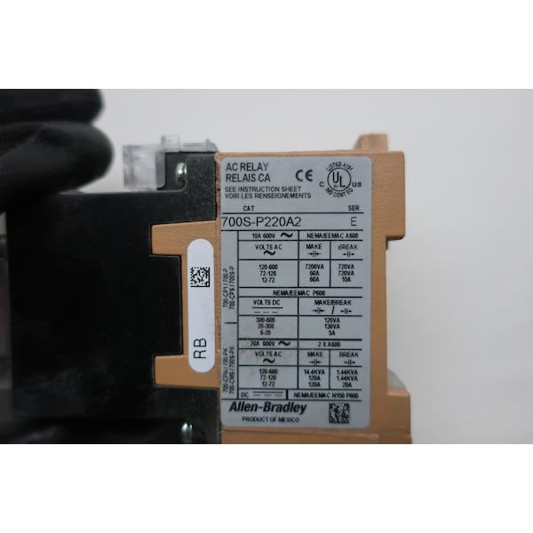 Relevador de Control de Seguridad Allen Bradley 230-240V CA - 700S-P220A2