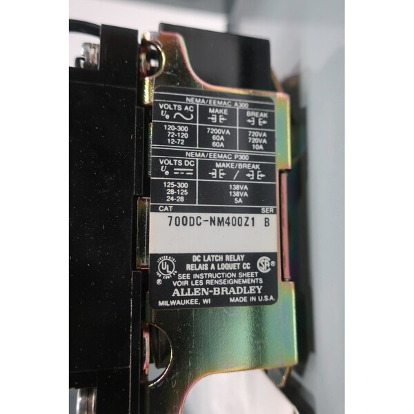 Relevador de control de CC Allen Bradley 115-125V-DC - 700DC-NM401Z1