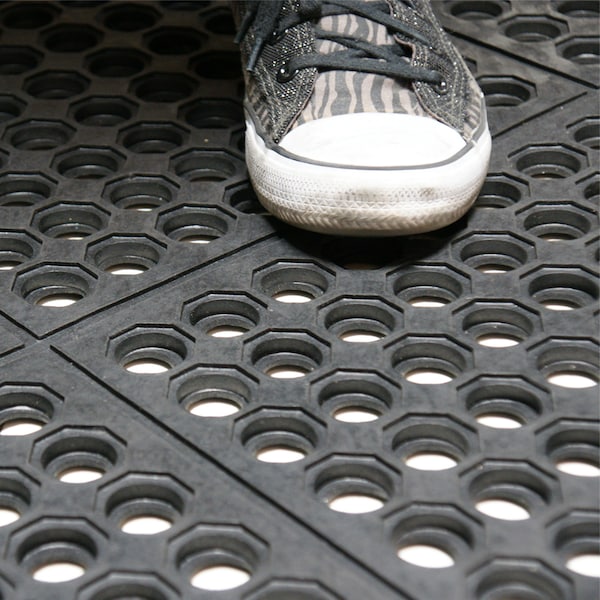 Rubber-Cal 03_126_INT_WBK "Dura-Chef Commercial Interlock" Anti-Fatigue Rubber Matting, 1/2" x 36" x 36", Black - 03-122-INT-BK