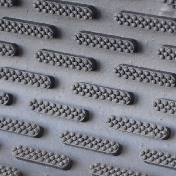 Amerihome 3 x 5 Foot Commercial Slotted Scraper Rubber Mat - RMATSS35