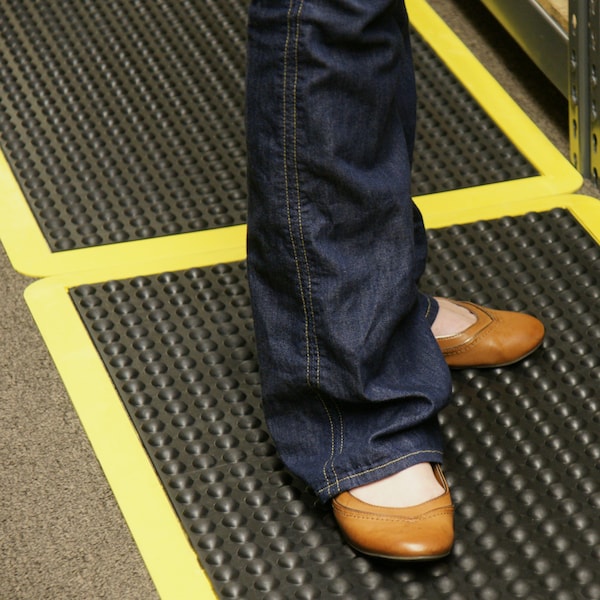 Rubber-Cal "Bubble-Top" Anti-Fatigue Matting - 5/8 in x 3 ft x 4 ft - Rubber Floor Mats - Black Borders - 03-184