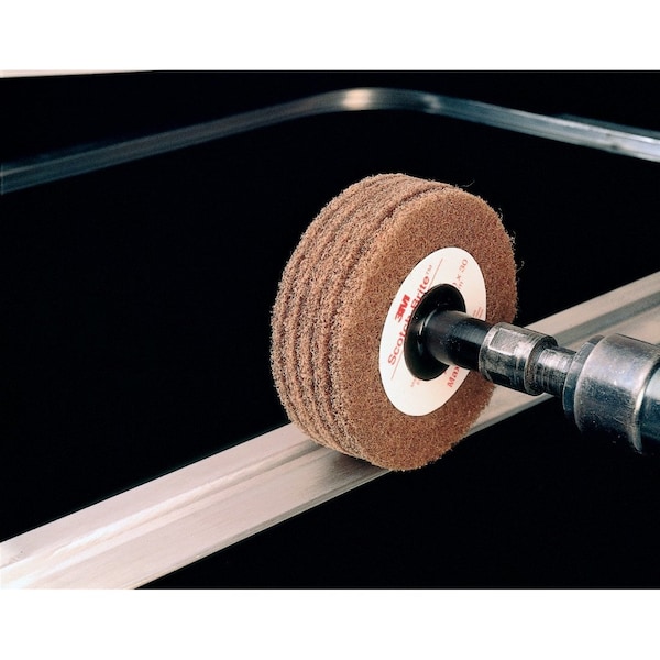 3M Scotch-Brite Cut and Polish Disc D5 3 x 1 1/4 Aluminum Oxide A MED - 7000045941