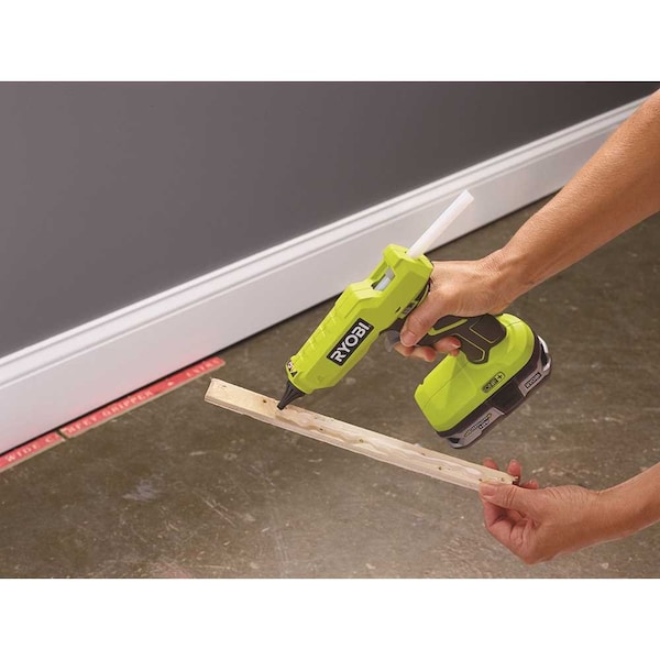 Ryobi 18-Volt ONE+ Cordless Full Size Glue Gun Tool-Only with 3 General Purpose Glue Sticks - P305