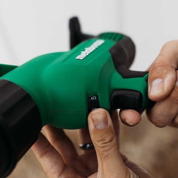 Metabo Hpt Green, 16.6" L, 10oz Tubes Capacity, 18V - AC18DAQ4M