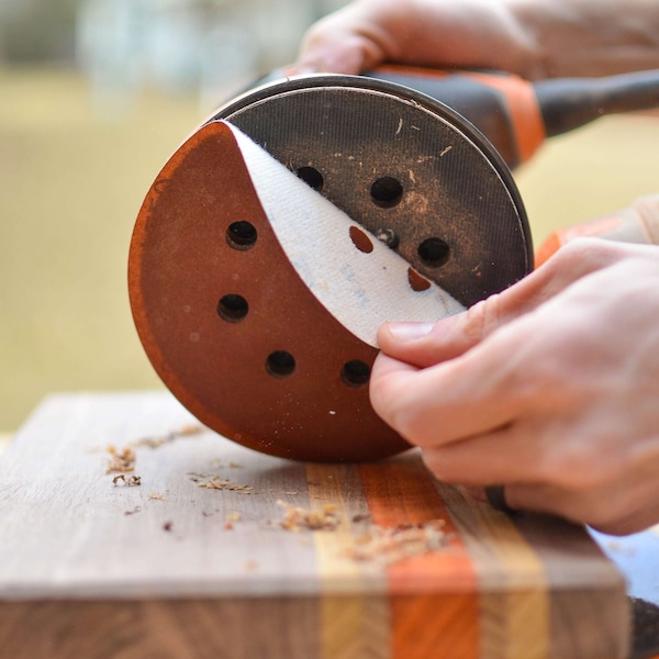 Gator Finishing 5" Red Resin Random Orbit Sander Hook and Loop Discs, 320 Very Fine Finish - 4339