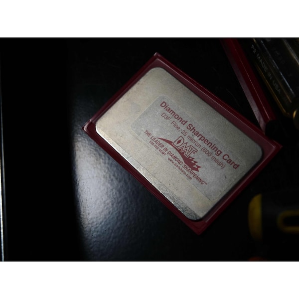 Dmt Single Grit Credit Card Sharpener, 3 1/4 in W, 2 in L, 3/64 in H, Diamond, Fine Grit, Red, Silver - D3F