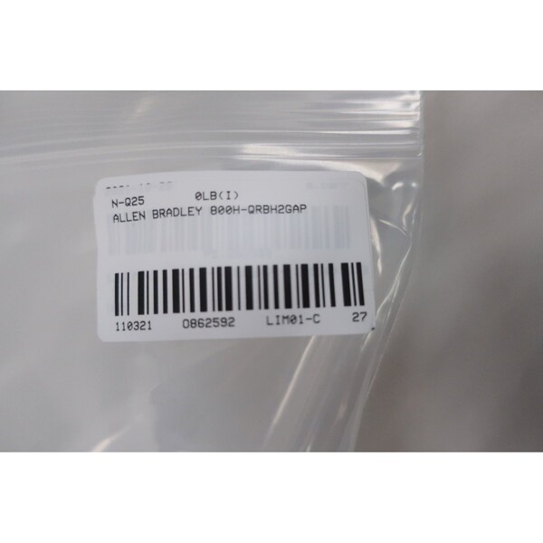 Botón pulsador iluminado verde 12-130V-CA 12-130V-CD - 800H-QRBH2GAP de Allen Bradley.
