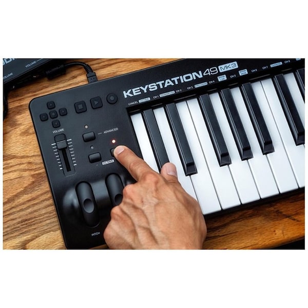 M-Audio USB-MIDI Keyboard w/49 full-size velocity-sensitive synth-action keys with natural feel - KEYSTATION49MK3