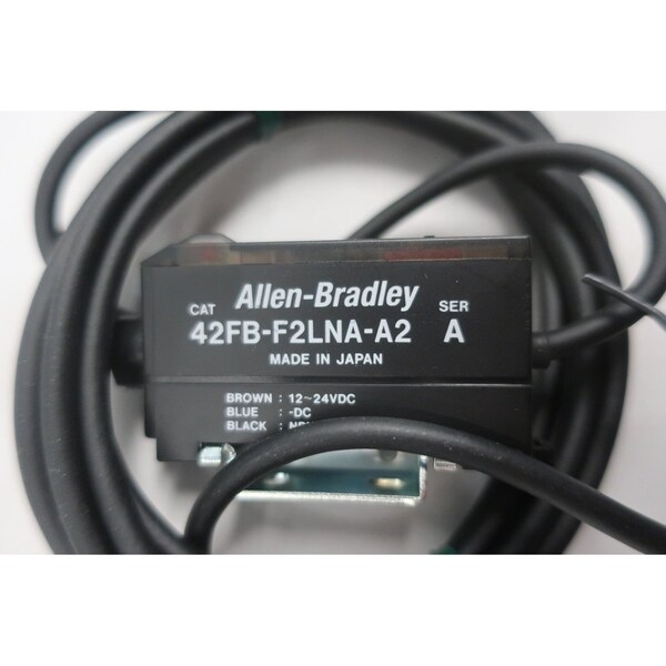 Sensor fotoeléctrico de Allen Bradley de 12-24V-DC - 42FB-F2LNA-A2.