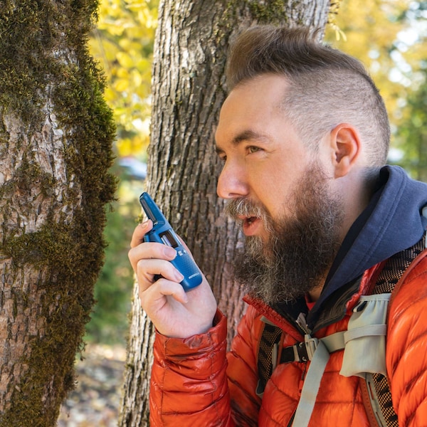 Motorola Solutions Blue 25 Mile 2 Way Radio W/Charging Dock - T383