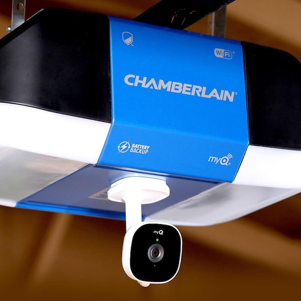 Chamberlain Chamberlain Garage Plug-in Indoor and Outdoor Smart-Enabled Security Camera - MYQ-SGC1WCH