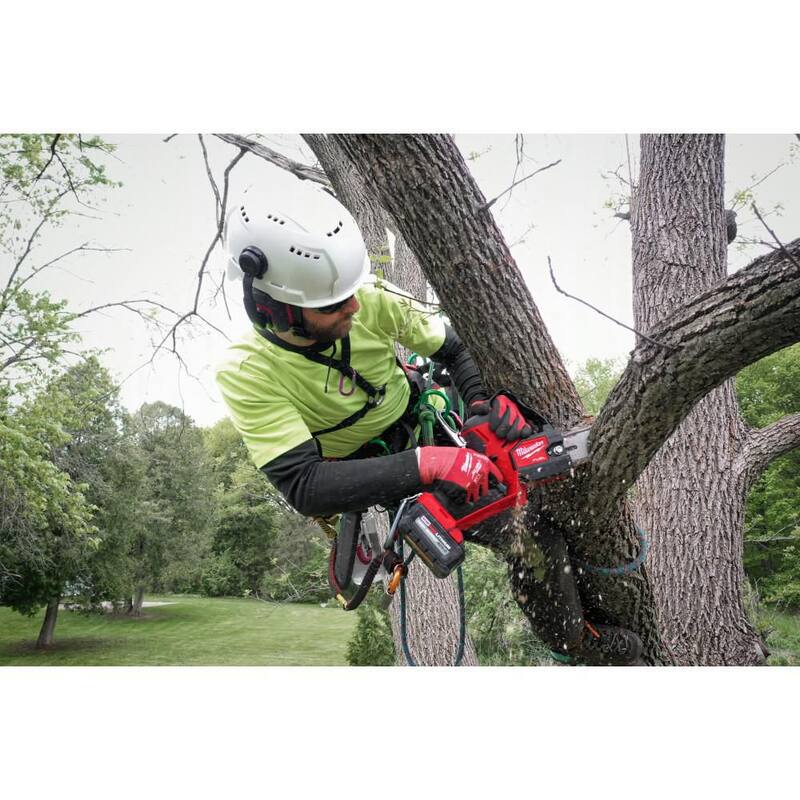 HATCHET con motosierra eléctrica a batería sin escobillas de 18V Milwaukee M18 FUEL de 8 pulgadas con kit de motosierra M18 FUEL de 16 pulgadas (2 herramientas) - 3004-20-2727-21HD
