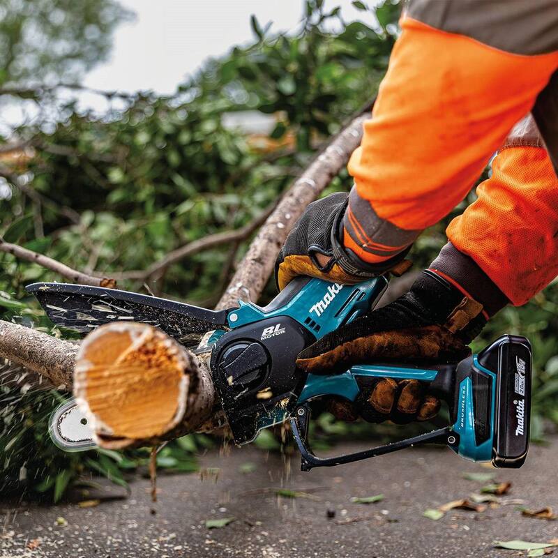 Makita 18V LXT Sierra de cadena inalámbrica de 6 pulgadas con tecnología Lithium-Ion sin escobillas (herramienta solamente) - XCU14Z