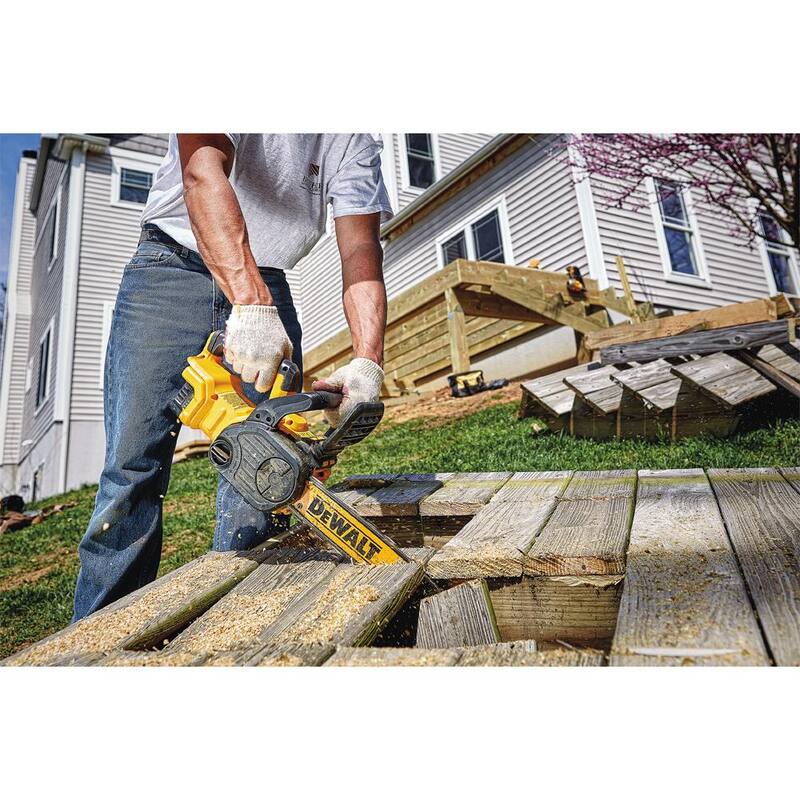 DEWALT 20V MAX 12in. Kit de sierra eléctrica inalámbrica sin escobillas con batería (1) de 5Ah, cargador y estuche - DCCS620P1W6KBOX