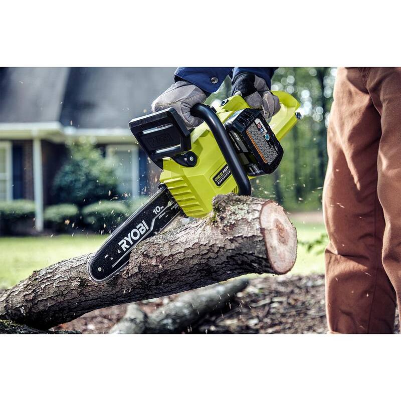 RYOBI ONE+ HP 18V Motosierra inalámbrica con motor sin escobillas de 10 pulgadas con cadena adicional, aceite para barra y cadena biodegradable, batería de 4.0 Ah y cargador - P2520-CMB1