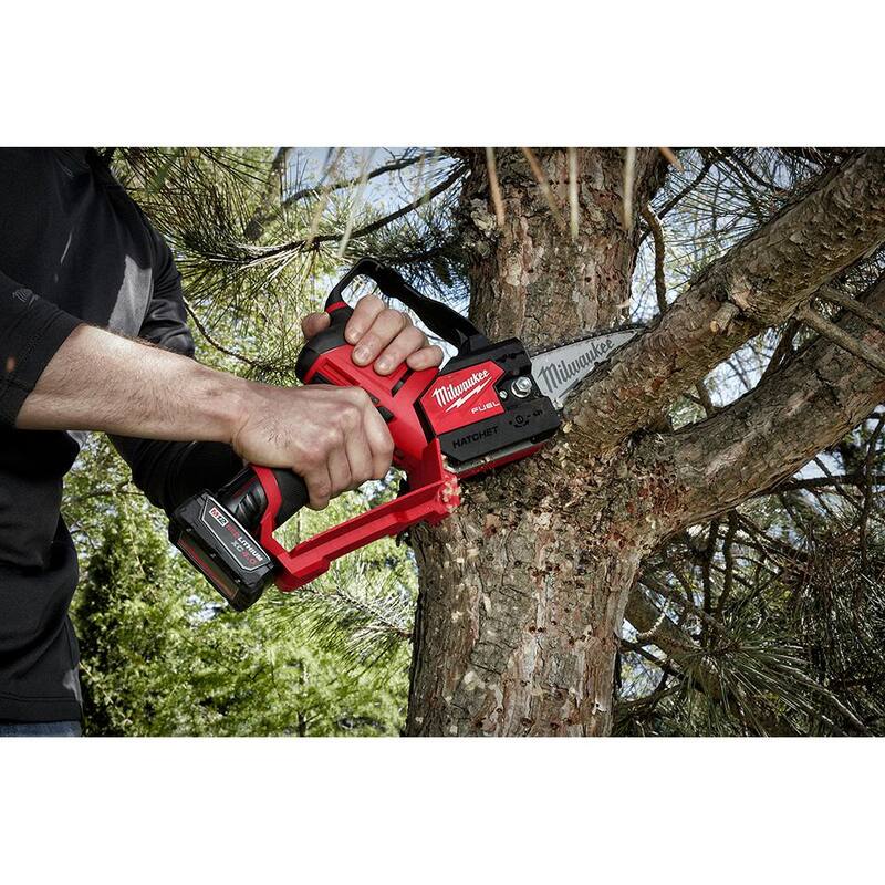 HACHA motosierra sin escobillas y batería de 12V de iones de litio Milwaukee M12 FUEL (herramienta solamente) con cadena extra de 6 pulgadas - 2527-20-49-16-2732