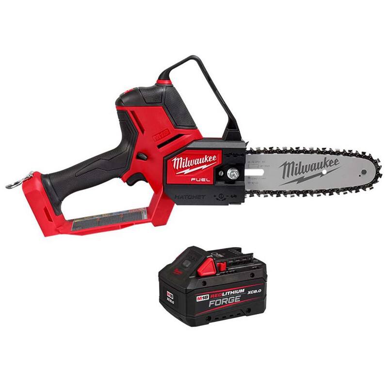 Herramienta de poda portátil sin escobillas Milwaukee M18 FUEL de 18V con batería 8 in. HATCHET y paquete de batería M18 REDLITHIUM FORGE XC 8.0 Ah - 3004-20-48-11-1881