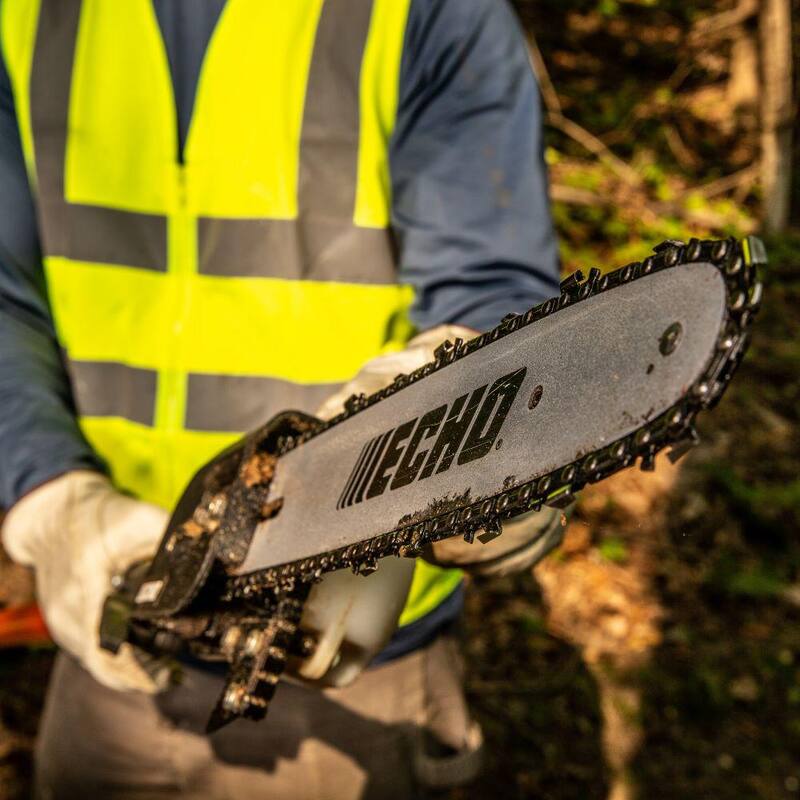 Podadora de poste de gasolina con motor de 25.4 cc de 2 tiempos de la serie X de ECHO de 12 pulgadas con manija en forma de bucle y poste telescópico que se extiende a 12.1 pies - PPT-2620