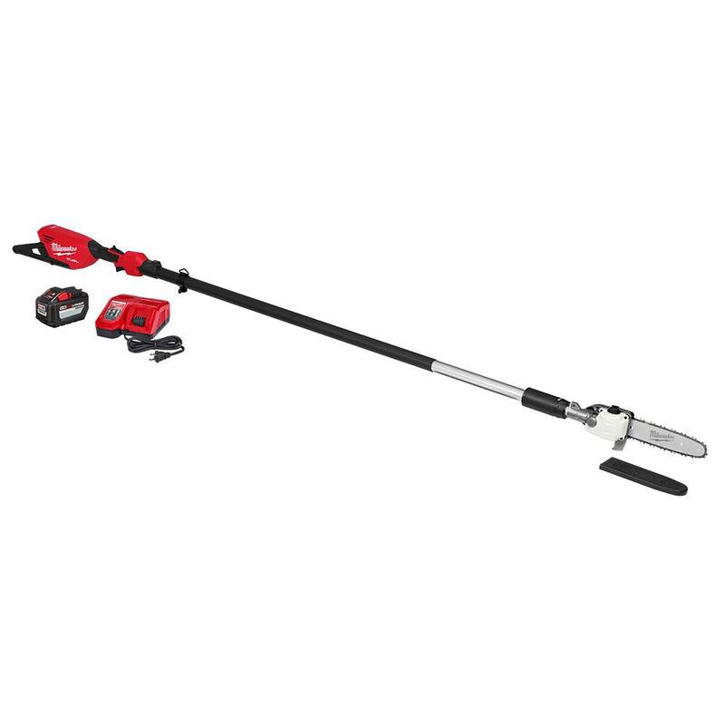 Sierra de poste telescópica inalámbrica eléctrica sin escobillas Milwaukee M18 FUEL de 10 pulgadas 18V con batería de 12.0 Ah y cargador rápido.