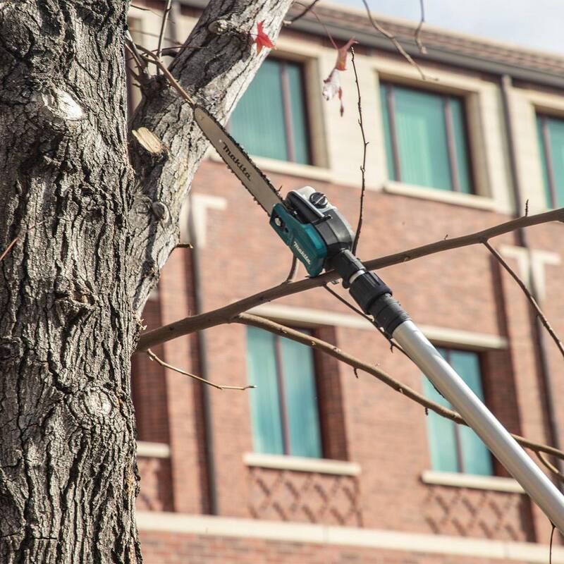 Si necesitas el producto en español, la traducción sería:

Makita LXT 18V X2 (36V) Sierra de pértiga telescópica inalámbrica de 10 pulgadas con tecnología de litio ionizado sin escobillas, kit de sierra de poste de 13 pies y batería de 5.0 Ah - XAU02PTB