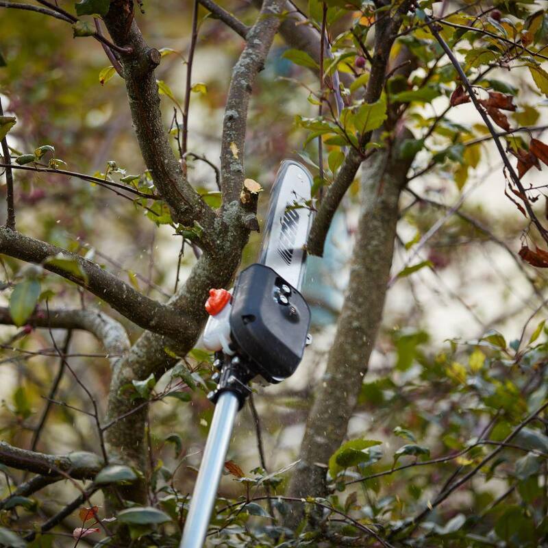 ECHO eFORCE 10 in. Bar 56V Cordless Battery Powered Pole Saw w/Fixed Shaft Proporcionando 12 ft. de alcance Batería 2.5Ah y cargador - DPPF-2100C1