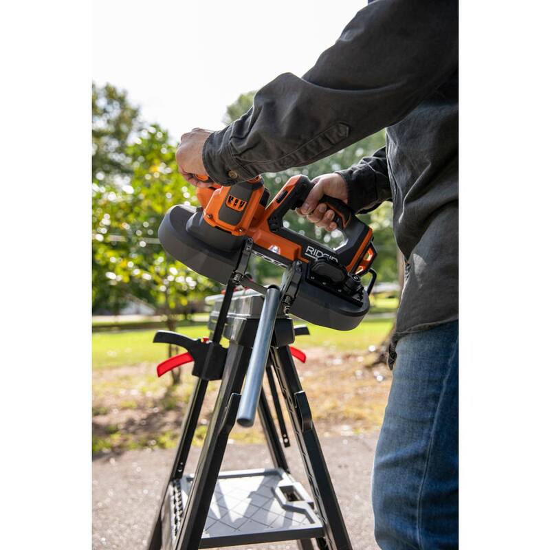 SIERRA DE CINTA COMPACTA RIDGID DE 18V CON HOJA DE 32-7/8 IN. Y BATERÍA DE ION DE LITIO DE 4.0 Ah - R8604B-AC87004