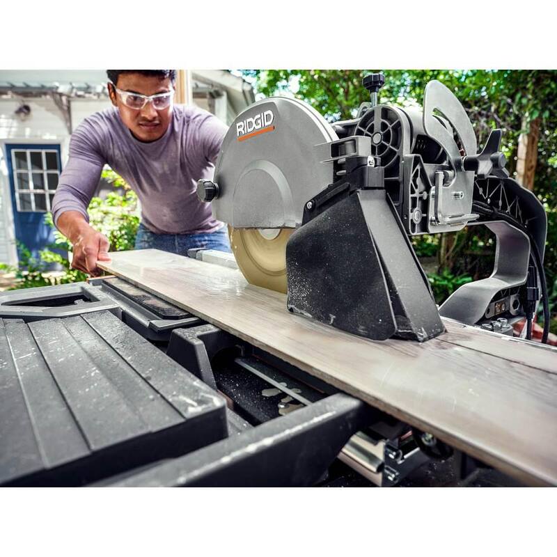 Sierra para azulejos húmedos de 10 pulgadas RIDGID de 15 amperios con soporte portátil - R4093