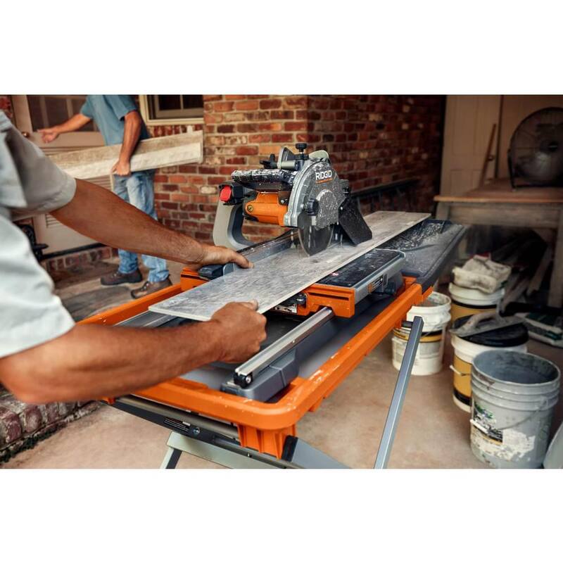 Sierra húmeda para azulejos con cable de 12 amperes y hoja de 8 pulgadas RIDGID con extensión de corte - R4041S