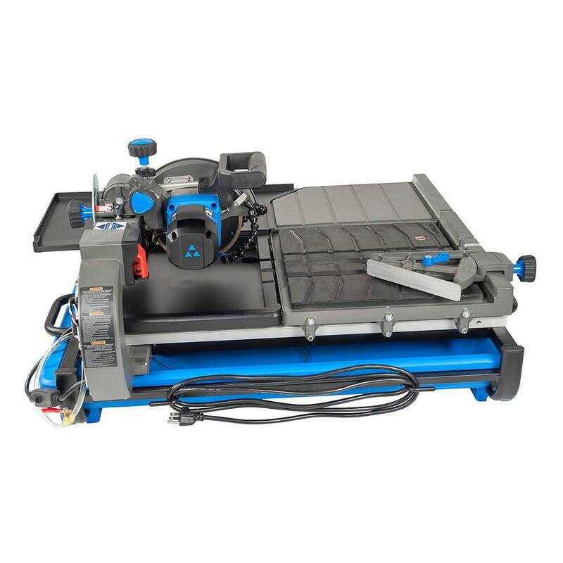 Si bien mencionas que no debo traducir la marca del producto, incluiré una traducción entre paréntesis para dar contexto al título: Sierra de baldosas húmedas de 7 pulgadas y 13 Amps Delta Cruzer - 96-107.