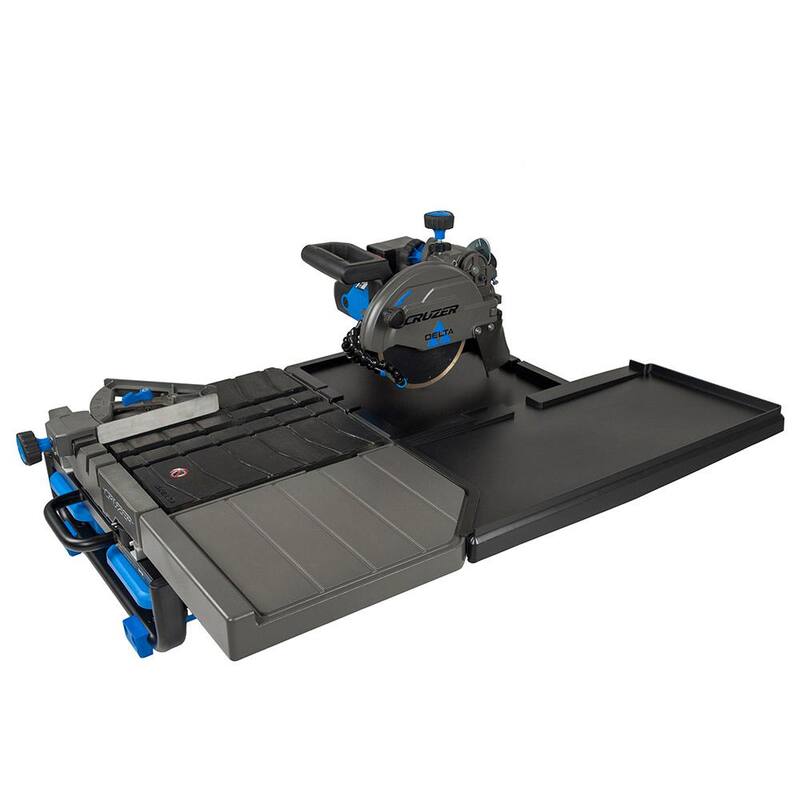 Si bien mencionas que no debo traducir la marca del producto, incluiré una traducción entre paréntesis para dar contexto al título: Sierra de baldosas húmedas de 7 pulgadas y 13 Amps Delta Cruzer - 96-107.