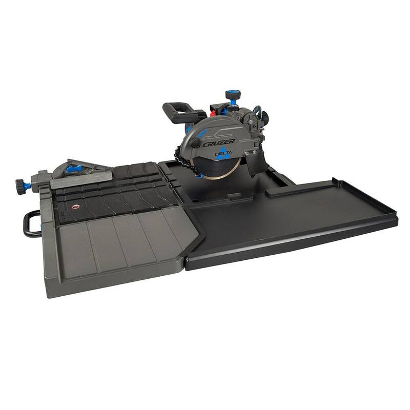Si bien mencionas que no debo traducir la marca del producto, incluiré una traducción entre paréntesis para dar contexto al título: Sierra de baldosas húmedas de 7 pulgadas y 13 Amps Delta Cruzer - 96-107.