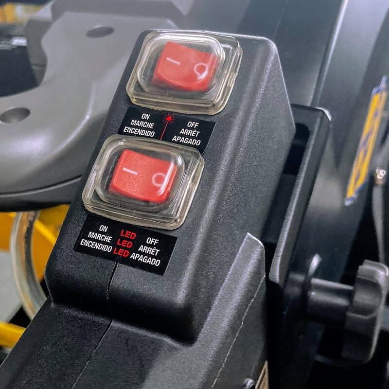 Si bien mencionaste que no se debe traducir la marca del producto, aquí está la traducción del título completo:

Cortadora de azulejos profesional QEP 900XT 2.25 HP 10 pulgadas - 61900Q