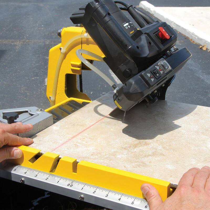 Si bien mencionaste que no se debe traducir la marca del producto, aquí está la traducción del título completo:

Cortadora de azulejos profesional QEP 900XT 2.25 HP 10 pulgadas - 61900Q