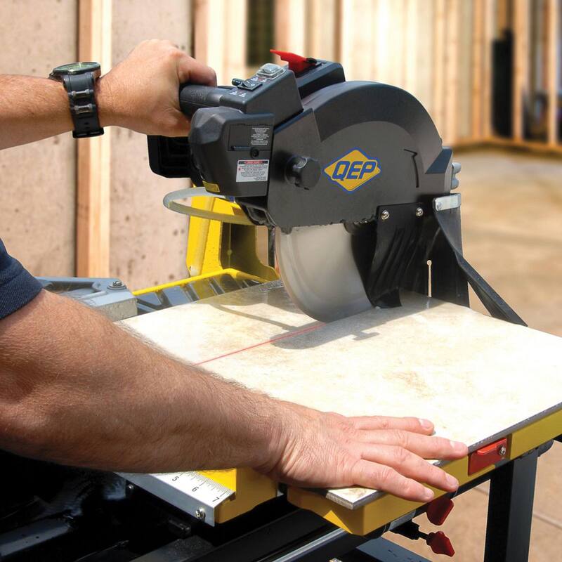 Si bien mencionaste que no se debe traducir la marca del producto, aquí está la traducción del título completo:

Cortadora de azulejos profesional QEP 900XT 2.25 HP 10 pulgadas - 61900Q
