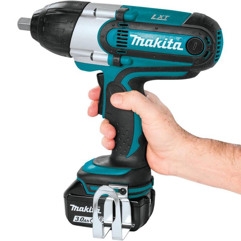 Juego de llave de impacto inalámbrica Makita 18V LXT de iones de litio de 1/2 pulg. con cuadro, (3.0Ah) - XWT04S1.