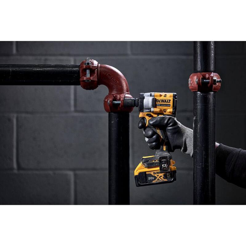 Llave de impacto inalámbrica DEWALT ATOMIC 20V MAX de iones de litio sin escobillas de 1/2 pulg. con yunque de pasador de retención (Herramienta solamente) - DCF922B