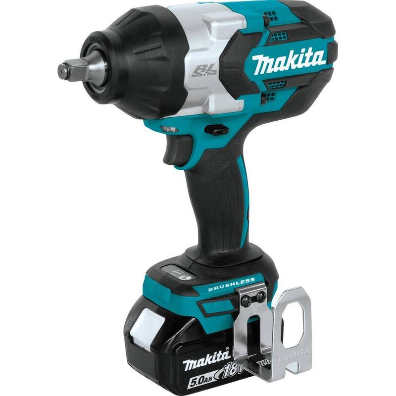 Llave de Impacto Inalámbrica de Alto Torque Cuadrada de 1/2 pulg. Makita 18V LXT de Iones de Litio sin Escobillas con (2) Baterías 5.0Ah y Bolsa - XWT08T