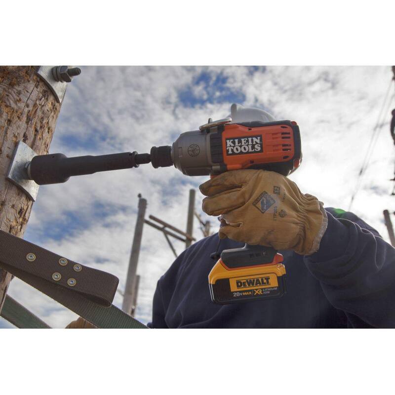 Herramienta de impacto inalámbrica sin escobillas de 20 voltios Klein Tools de 7/16 pulgadas con dos baterías de 4.0 Ah y cargador - BAT20-7161.