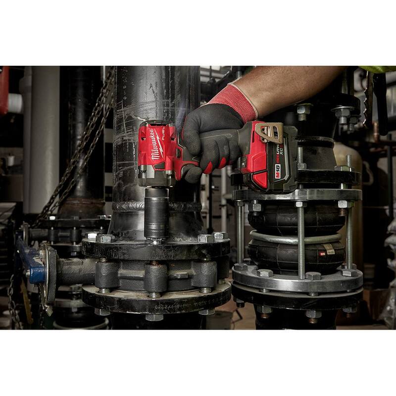 Milwaukee M18 FUEL Gen-2 18V Llave de impacto inalámbrica con motor sin escobillas de medio torque 1/2 in. y Llave de trinquete 3/8 in. con anillo de fricción - 2962-20-2854-20