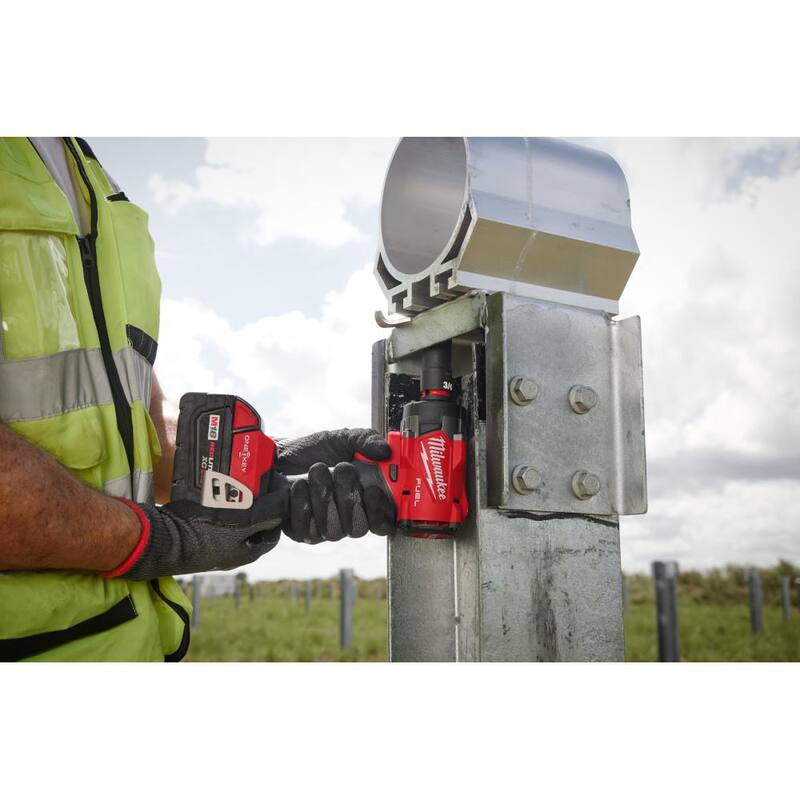 Llave de impacto compacta sin escobillas Milwaukee M18 FUEL de 18 voltios con control de torque y tecnología TORQUE-SENSE - 3061-20