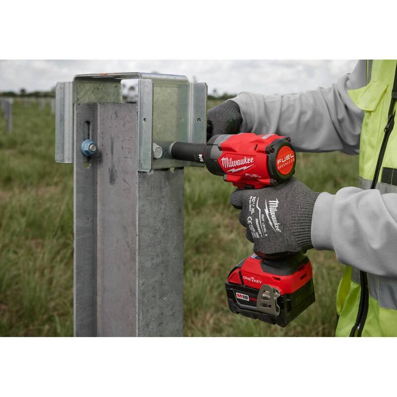 Llave de impacto compacta sin escobillas Milwaukee M18 FUEL de 18 voltios con control de torque y tecnología TORQUE-SENSE - 3061-20