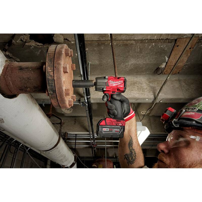 Llave de impacto inalámbrica Milwaukee M18 FUEL 18V de iones de litio de torsión media sin escobillas de 3/8 pulgadas con anillo de fricción, bota protectora - 2960-20-49-16-2960
