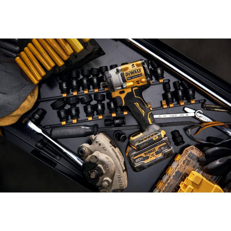 Juego de llave de impacto inalámbrica sin escobillas DEWALT ATOMIC 20V MAX de ion de litio de 3/8 pulg. con anillo de retención tipo HOG y (2) baterías de 20V 5Ah - DCF923P2
